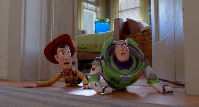So wie Lilypad im Hintergrund dreinschaut, geht es Woody und Buzz jeden Moment an den Kragen. (Bild: Walt Disney Pictures)
